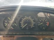 ✅ 1987 Mercedes-Benz 560 • VIN: WDBCA39D3HA355282 • Lot: 74798524. Listed on Copart with 200,535 mi. Free auction sales archive from the USA and detailed vehicle history report at DreamBid. Image 9.