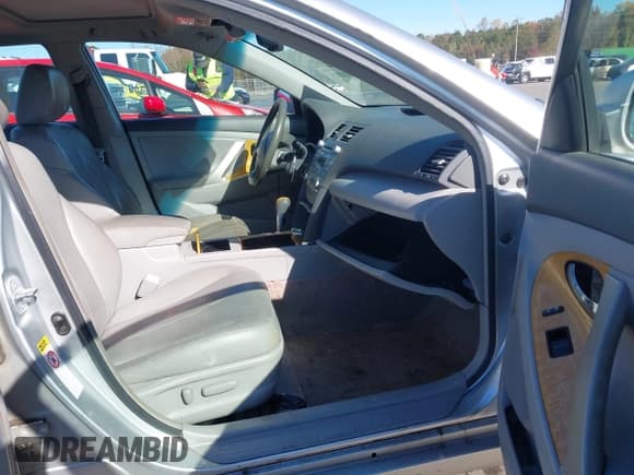 ✅ 2007 Toyota Camry LE • VIN: JTNBK46K273025831 • Лот: 43672211. Опубликован ранее на IAAI с пробегом 340 114 миль. Бесплатный доступ к архиву аукционных продаж из США и подробный отчёт об истории автомобиля на DreamBid. Изображение 5.