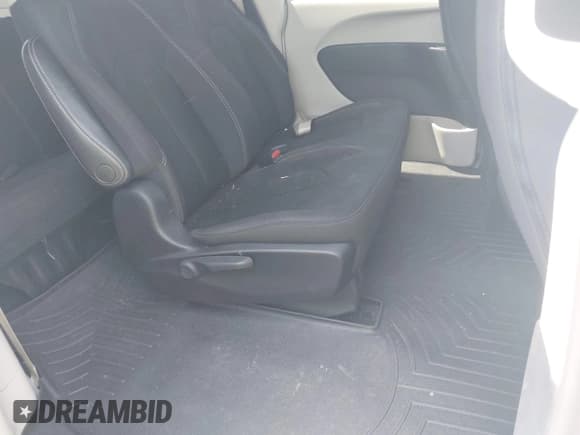 ✅ 2020 Chrysler Voyager L • VIN: 2C4RC1AG4LR102783 • Lot: 42133616. Listed on IAAI with 51,932 mi. Free auction sales archive from the USA and detailed vehicle history report at DreamBid. Image 8.