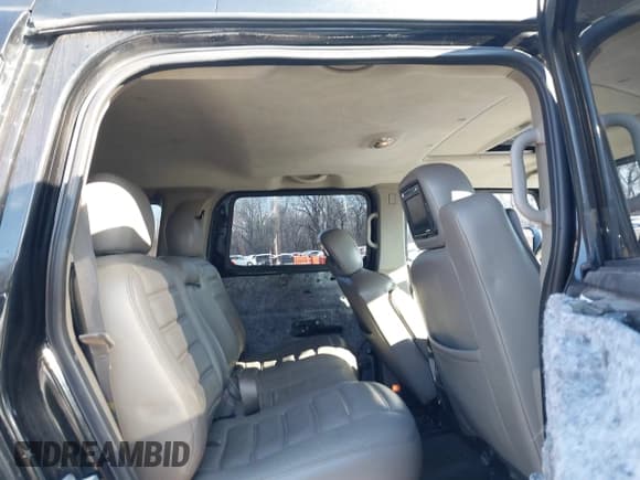 ✅ 2003 Hummer H2 • VIN: 5GRGN23U63H148586 • Lot: 38476360. Wystawiony na IAAI z przebiegiem 152 783 mil. Bezpłatny archiwum sprzedaży aukcyjnych z USA i szczegółowy raport historii pojazdu na DreamBid. Zdjęcie 8.