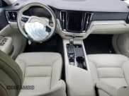 ✅ 2022 Volvo V60 • VIN: YV4102WK5N2093177 • Lot: 57644385. Wystawiony na Copart z przebiegiem 66 550 mil. Bezpłatny archiwum sprzedaży aukcyjnych z USA i szczegółowy raport historii pojazdu na DreamBid. Zdjęcie 8.