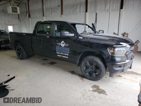 ✅ 2023 Ram 1500 Tradesman • VIN: 1C6SRFNT3PN687144 • Лот: 52618335. Опубликован ранее на Copart с пробегом 21 172 миль. Бесплатный доступ к архиву аукционных продаж из США и подробный отчёт об истории автомобиля на DreamBid. Изображение 4.