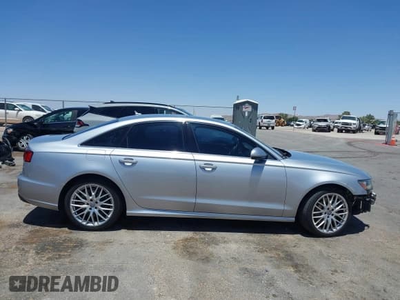 ✅ 2016 Audi A6 Premium • VIN: WAUFFAFC0GN076036 • Lot: 42242476. Wystawiony na IAAI z przebiegiem 129 313 mil. Bezpłatny archiwum sprzedaży aukcyjnych z USA i szczegółowy raport historii pojazdu na DreamBid. Zdjęcie 13.
