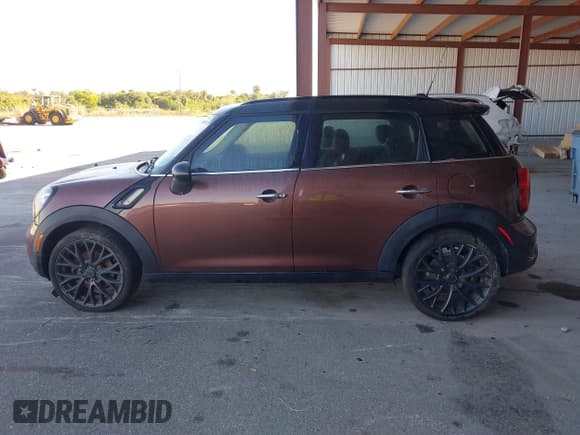 ✅ 2016 MINI Countryman S • VIN: WMWZC3C52GWT07990 • Лот: 43750565. Опубликован ранее на IAAI с пробегом 101 372 миль. Бесплатный доступ к архиву аукционных продаж из США и подробный отчёт об истории автомобиля на DreamBid. Изображение 14.