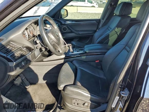 ✅ 2013 BMW X5 M • VIN: 5YMGY0C50D0C11911 • Lot: 95313135. Wystawiony na Copart z przebiegiem 101 476 mil. Bezpłatny archiwum sprzedaży aukcyjnych z USA i szczegółowy raport historii pojazdu na DreamBid. Zdjęcie 7.