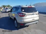 ✅ 2017 Ford Escape Titanium • VIN: 1FMCU0JD6HUD58495 • Lot: 43617499. Wystawiony na IAAI z przebiegiem 118 379 mil. Bezpłatny archiwum sprzedaży aukcyjnych z USA i szczegółowy raport historii pojazdu na DreamBid. Zdjęcie 3.