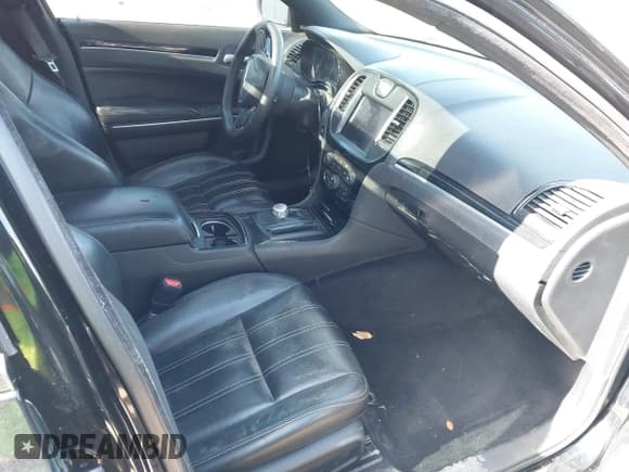 ✅ 2022 Chrysler 300 S • VIN: 2C3CCABG2NH218095 • Lot: 43495716. Wystawiony na IAAI z przebiegiem 103 289 mil. Bezpłatny archiwum sprzedaży aukcyjnych z USA i szczegółowy raport historii pojazdu na DreamBid. Zdjęcie 5.