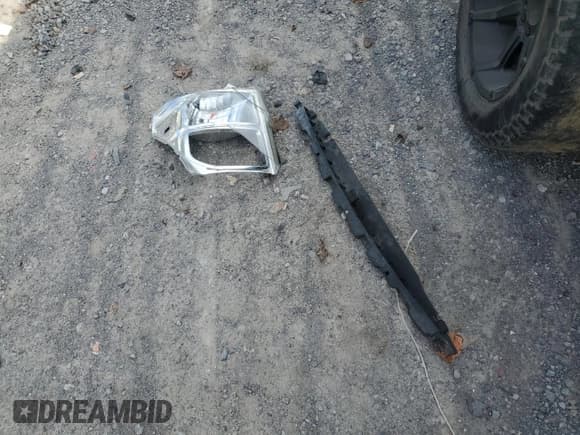 ✅ 2015 Ford F-350 XL • VIN: 1FT8W3BT4FED13218 • Lot: 92572025. Listed on Copart with 124,000 mi. Free auction sales archive from the USA and detailed vehicle history report at DreamBid. Image 12.