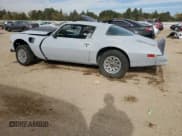 ✅ 1978 Pontiac Firebird • VIN: 2W87Z8L101961 • Lot: 85291135. Wystawiony na Copart z przebiegiem 17 643 mil. Bezpłatny archiwum sprzedaży aukcyjnych z USA i szczegółowy raport historii pojazdu na DreamBid. Zdjęcie 2.