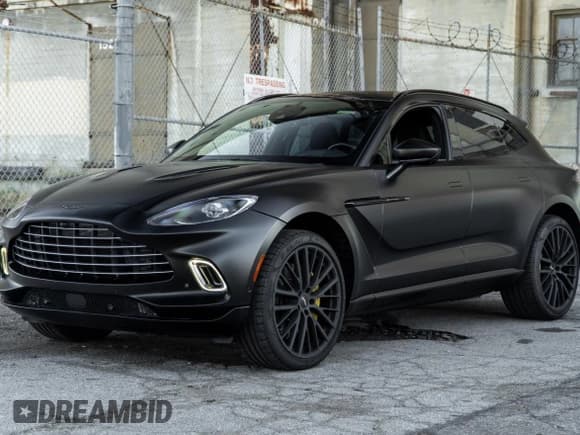 ✅ 2022 Aston Martin DBX • VIN: SD7VUJAW9NTV05320 • Лот: 80560795. Опубликован ранее на Copart с пробегом 9 231 миль. Бесплатный доступ к архиву аукционных продаж из США и подробный отчёт об истории автомобиля на DreamBid. Изображение 2.