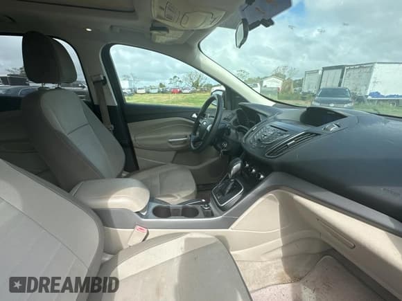 ✅ 2013 Ford Escape SE • VIN: 1FMCU9G95DUD25554 • Lot: 79906544. Wystawiony na Copart z przebiegiem Nie podano. Bezpłatny archiwum sprzedaży aukcyjnych z USA i szczegółowy raport historii pojazdu na DreamBid. Zdjęcie 5.