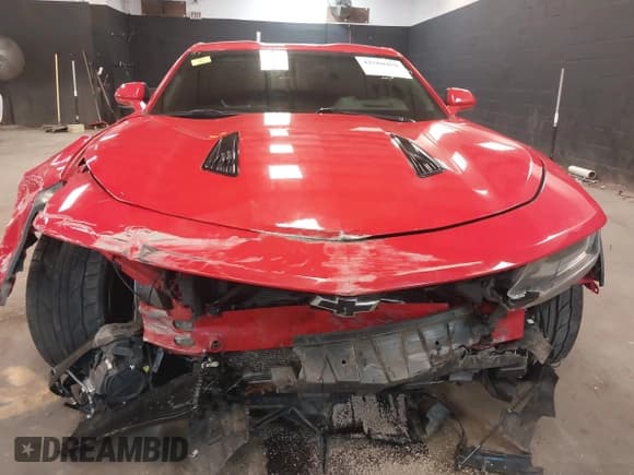 ✅ 2018 Chevrolet Camaro 2SS • VIN: 1G1FG1R71J0152004 • Lot: 42560458. Listed on IAAI with 27,201 mi. Free auction sales archive from the USA and detailed vehicle history report at DreamBid. Image 6.