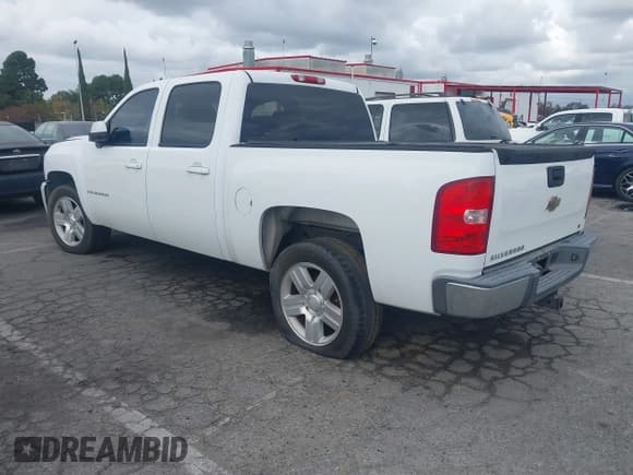 ✅ 2008 Chevrolet Silverado 1500 1LT • VIN: 2GCEC13J681178888 • Lot: 43715385. Listed on IAAI with Not provided. Free auction sales archive from the USA and detailed vehicle history report at DreamBid. Image 3.