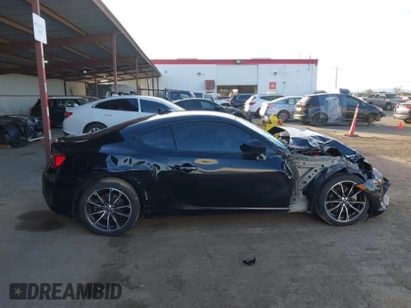 ✅ 2020 Toyota 86 • VIN: JF1ZNAA11L8752565 • Lot: 41637801. Listed on IAAI with 46,081 mi. Free auction sales archive from the USA and detailed vehicle history report at DreamBid. Image 14.