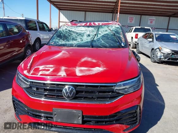 ✅ 2024 Volkswagen Tiguan SE R-Line Black • VIN: 3VVCB7AX9RM230725 • Lot: 43480797. Wystawiony na IAAI z przebiegiem 16 386 mil. Bezpłatny archiwum sprzedaży aukcyjnych z USA i szczegółowy raport historii pojazdu na DreamBid. Zdjęcie 11.