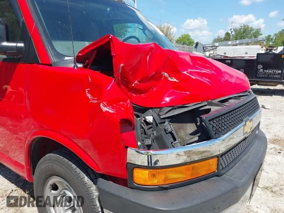 ✅ 2017 Chevrolet Express Cargo • VIN: 1GCWGAFG3H1350048 • Lot: 41881164. Wystawiony na IAAI z przebiegiem 115 430 mil. Bezpłatny archiwum sprzedaży aukcyjnych z USA i szczegółowy raport historii pojazdu na DreamBid. Zdjęcie 6.