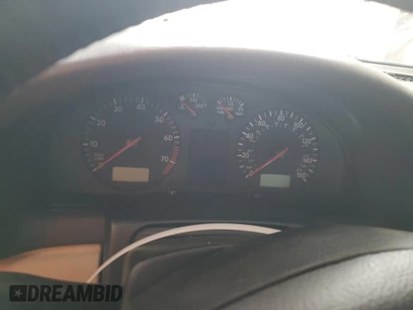 ✅ 2000 Volkswagen Passat • VIN: WVWUH23B7YE334348 • Lot: 65120385. Wystawiony na Copart z przebiegiem Nie podano. Bezpłatny archiwum sprzedaży aukcyjnych z USA i szczegółowy raport historii pojazdu na DreamBid. Zdjęcie 9.