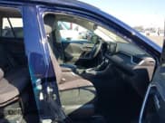 ✅ 2021 Toyota RAV4 Hybrid XLE • VIN: 4T3RWRFV8MU020799 • Lot: 43561387. Wystawiony na IAAI z przebiegiem 55 960 mil. Bezpłatny archiwum sprzedaży aukcyjnych z USA i szczegółowy raport historii pojazdu na DreamBid. Zdjęcie 5.