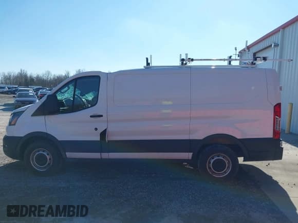 ✅ 2020 Ford Transit Cargo • VIN: 1FTBR1Y8XLKA84383 • Lot: 41519121. Wystawiony na IAAI z przebiegiem 61 410 mil. Bezpłatny archiwum sprzedaży aukcyjnych z USA i szczegółowy raport historii pojazdu na DreamBid. Zdjęcie 14.