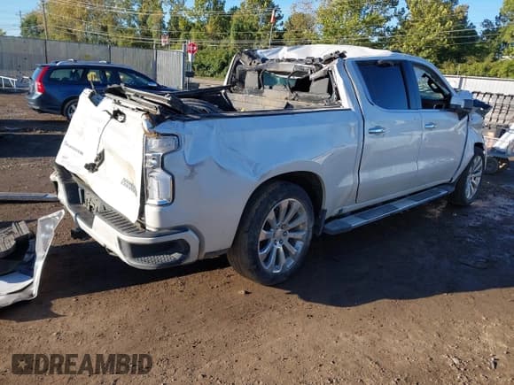 ✅ 2020 Chevrolet Silverado 1500 High Country • VIN: 3GCUYHED6LG321853 • Lot: 43413516. Listed on IAAI with 105,013 mi. Free auction sales archive from the USA and detailed vehicle history report at DreamBid. Image 4.