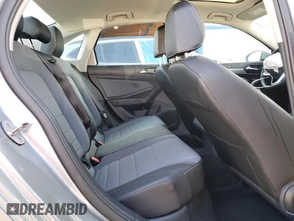 ✅ 2025 Volkswagen Jetta SE • VIN: 3VW7X7BU9SM031232 • Lot: 84294915. Listed on Copart with 15,881 mi. Free auction sales archive from the USA and detailed vehicle history report at DreamBid. Image 10.
