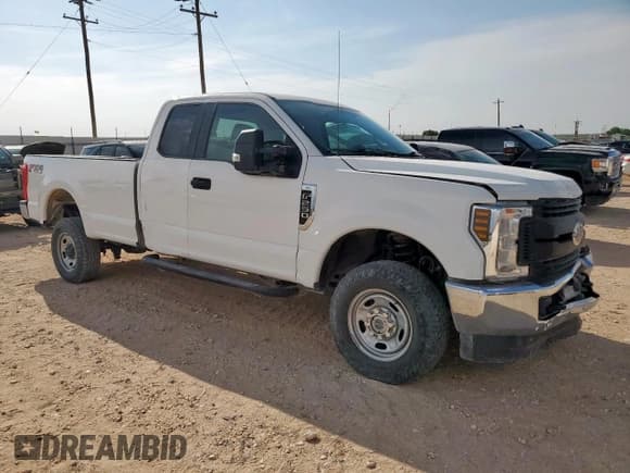 ✅ 2019 Ford F-250 XL • VIN: 1FT7X2B60KEG23826 • Lot: 57651295. Listed on Copart with 77,803 mi. Free auction sales archive from the USA and detailed vehicle history report at DreamBid. Image 4.