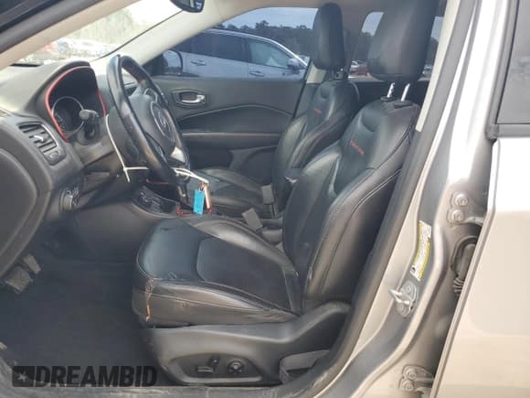 ✅ 2018 Jeep Compass Trailhawk • VIN: 3C4NJDDB7JT268666 • Lot: 85698725. Wystawiony na Copart z przebiegiem 119 356 mil. Bezpłatny archiwum sprzedaży aukcyjnych z USA i szczegółowy raport historii pojazdu na DreamBid. Zdjęcie 7.