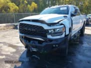 ✅ 2022 Ram 2500 Big Horn • VIN: 3C6UR5DL6NG280848 • Lot: 43586743. Wystawiony na IAAI z przebiegiem 76 593 mil. Bezpłatny archiwum sprzedaży aukcyjnych z USA i szczegółowy raport historii pojazdu na DreamBid. Zdjęcie 6.