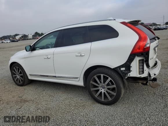 ✅ 2015 Volvo XC60 T5 Drive-E Premier • VIN: YV440MDKXF2757096 • Лот: 89925985. Опубликован ранее на Copart с пробегом 121 478 миль. Бесплатный доступ к архиву аукционных продаж из США и подробный отчёт об истории автомобиля на DreamBid. Изображение 2.