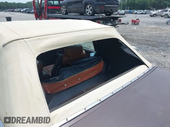 ✅ 1982 Chrysler LeBaron • VIN: 1C3BC55D2CG145033 • Lot: 42145500. Wystawiony na IAAI z przebiegiem 20 643 mil. Bezpłatny archiwum sprzedaży aukcyjnych z USA i szczegółowy raport historii pojazdu na DreamBid. Zdjęcie 6.