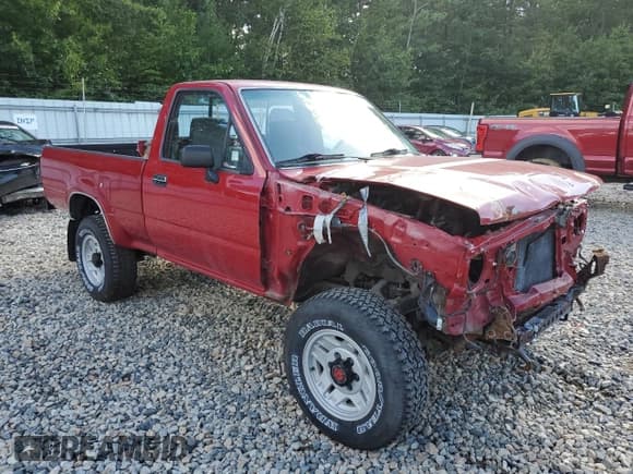 ✅ 1989 Toyota Pickup DLX • VIN: JT4VN01D6K2004117 • Lot: 64369565. Listed on Copart with 352,920 mi. Free auction sales archive from the USA and detailed vehicle history report at DreamBid. Image 4.