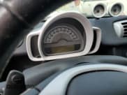 ✅ 2013 Smart fortwo Pure • VIN: WMEEJ3BA3DK649796 • Lot: 75279404. Wystawiony na Copart z przebiegiem Nie podano. Bezpłatny archiwum sprzedaży aukcyjnych z USA i szczegółowy raport historii pojazdu na DreamBid. Zdjęcie 9.