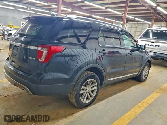 ✅ 2017 Ford Explorer XLT • VIN: 1FM5K7DH2HGC09148 • Lot: 95502785. Listed on Copart with 182,132 mi. Free auction sales archive from the USA and detailed vehicle history report at DreamBid. Image 3.