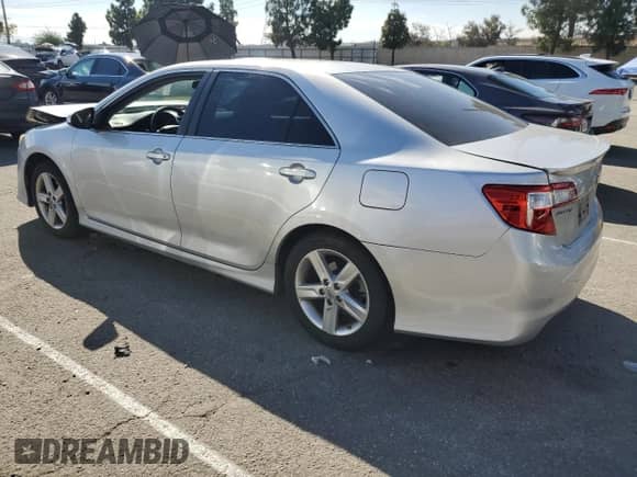 2014 Toyota Camry L with VIN 4T1BF1FK4EU817814, listed as a Copart auction lot 82624085 with 142,812 mi miles and Salvage title. Bid and sale history available at DreamBid. Image 2.