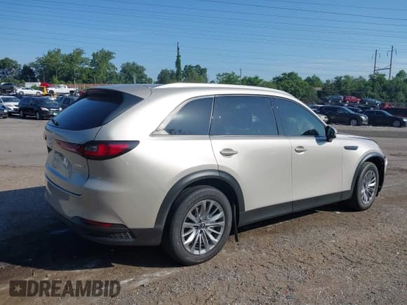 ✅ 2024 Mazda CX-90 Preferred Plus • VIN: JM3KKCHD5R1103456 • Lot: 42659981. Wystawiony na IAAI z przebiegiem 20 135 mil. Bezpłatny archiwum sprzedaży aukcyjnych z USA i szczegółowy raport historii pojazdu na DreamBid. Zdjęcie 4.