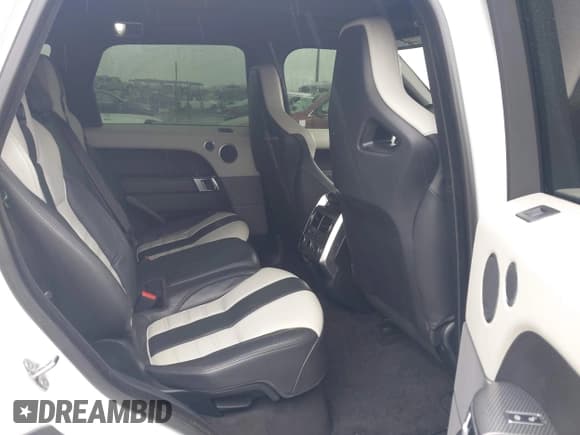 ✅ 2017 Land Rover Range Rover Sport SVR • VIN: SALWZ2FE2HA144422 • Lot: 42331478. Wystawiony na IAAI z przebiegiem 63 800 mil. Bezpłatny archiwum sprzedaży aukcyjnych z USA i szczegółowy raport historii pojazdu na DreamBid. Zdjęcie 8.