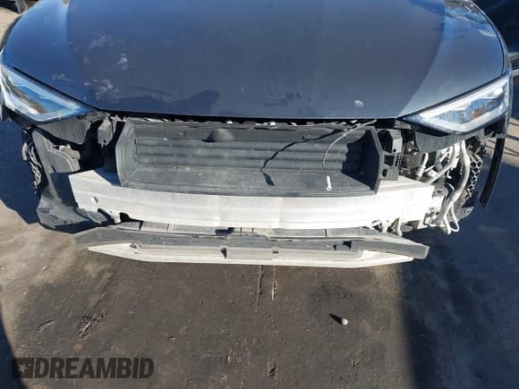 ✅ 2019 Audi e-tron Premium Plus • VIN: WA1LAAGE8KB010374 • Lot: 43541148. Listed on IAAI with 43,510 mi. Free auction sales archive from the USA and detailed vehicle history report at DreamBid. Image 6.