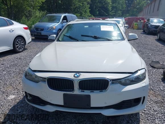 ✅ 2015 BMW 3 Series 328i xDrive • VIN: WBA3B5C50FF962152 • Lot: 42743109. Listed on IAAI with 117,000 mi. Free auction sales archive from the USA and detailed vehicle history report at DreamBid. Image 12.