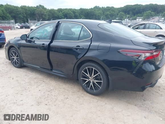 2022 Toyota Camry SE with VIN 4T1G11BK1NU055567, listed as a IAAI auction lot 42808183 with Not provided miles and . Bid and sale history available at DreamBid. Image 3.