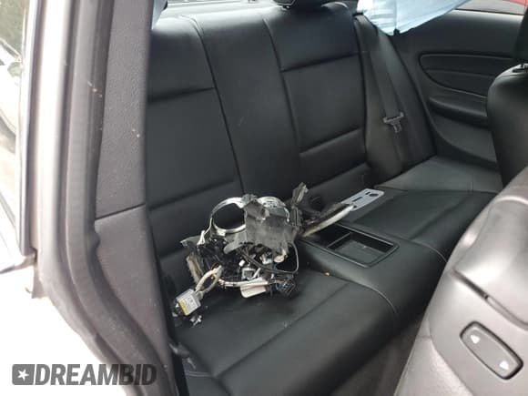 ✅ 2013 BMW 1 Series 135i • VIN: WBAUC9C58DVM13861 • Лот: 86507905. Опубликован ранее на Copart с пробегом Не указан. Бесплатный доступ к архиву аукционных продаж из США и подробный отчёт об истории автомобиля на DreamBid. Изображение 10.