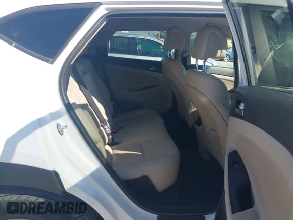✅ 2017 Hyundai Tucson Sport • VIN: KM8J33A22HU506975 • Lot: 43233313. Listed on IAAI with 61,552 mi. Free auction sales archive from the USA and detailed vehicle history report at DreamBid. Image 8.
