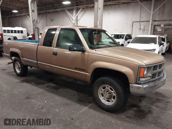 ✅ 1996 Chevrolet Silverado 2500 • VIN: 1GCGK29R3TE257960 • Лот: 43910139. Опубликован ранее на IAAI с пробегом 211 354 миль. Бесплатный доступ к архиву аукционных продаж из США и подробный отчёт об истории автомобиля на DreamBid. Изображение 1.