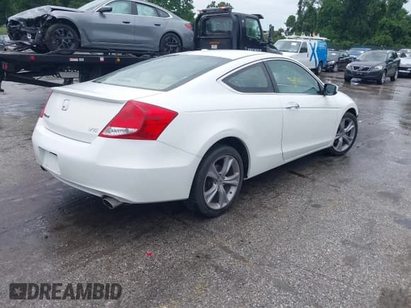 ✅ 2011 Honda Accord EX-L • VIN: 1HGCS2B80BA005106 • Лот: 42669655. Опубликован ранее на IAAI с пробегом 171 904 миль. Бесплатный доступ к архиву аукционных продаж из США и подробный отчёт об истории автомобиля на DreamBid. Изображение 4.