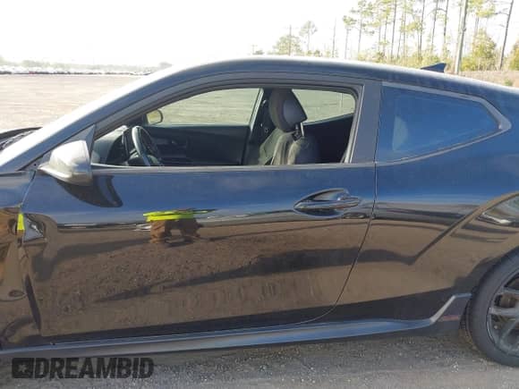 2019 Hyundai Veloster Turbo z VIN KMHTH6AB9KU005942, wystawiony jako IAAI lot #41565229 z przebiegiem 91 788 mil mil oraz . Historia ofert i sprzedaży dostępna na DreamBid. Obrazek 14.