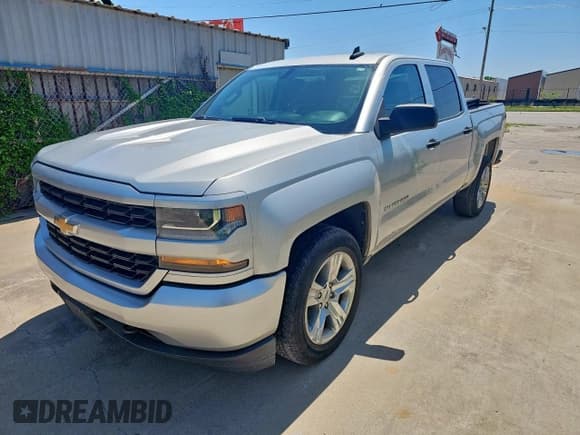 ✅ 2018 Chevrolet Silverado 1500 Custom • VIN: 3GCPCPEC6JG188408 • Лот: 52579595. Опубликован ранее на Copart с пробегом 74 895 миль. Бесплатный доступ к архиву аукционных продаж из США и подробный отчёт об истории автомобиля на DreamBid. Изображение 2.