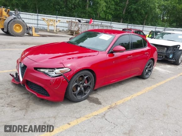 ✅ 2018 Alfa Romeo Giulia Ti Sport • VIN: ZARFAEEN1J7567230 • Lot: 42557668. Listed on IAAI with 54,363 mi. Free auction sales archive from the USA and detailed vehicle history report at DreamBid. Image 2.