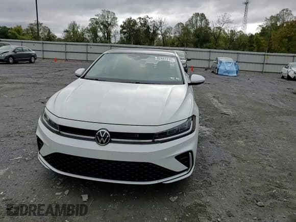 ✅ 2025 Volkswagen Jetta SEL • VIN: 3VWGX7BU1SM054407 • Лот: 82441115. Опубликован ранее на Copart с пробегом 6 348 миль. Бесплатный доступ к архиву аукционных продаж из США и подробный отчёт об истории автомобиля на DreamBid. Изображение 13.