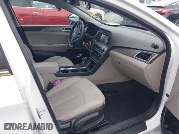 2016 Hyundai Sonata 2.4L z VIN 5NPE24AF9GH405653, wystawiony jako IAAI lot #41835115 z przebiegiem 103 840 mil mil oraz . Historia ofert i sprzedaży dostępna na DreamBid. Obrazek 5.