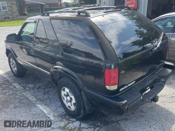 2003 Chevrolet Blazer LS z VIN 1GNCT18X83K175026, wystawiony jako Copart lot #64382535 z przebiegiem 200 297 mil mil oraz Czysty tytuł • Clean title. Historia ofert i sprzedaży dostępna na DreamBid. Obrazek 3.