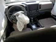 ✅ 2023 Nissan Frontier SV • VIN: 1N6ED1EJ7PN638273 • Lot: 49276655. Wystawiony na Copart z przebiegiem Nie podano. Bezpłatny archiwum sprzedaży aukcyjnych z USA i szczegółowy raport historii pojazdu na DreamBid. Zdjęcie 8.